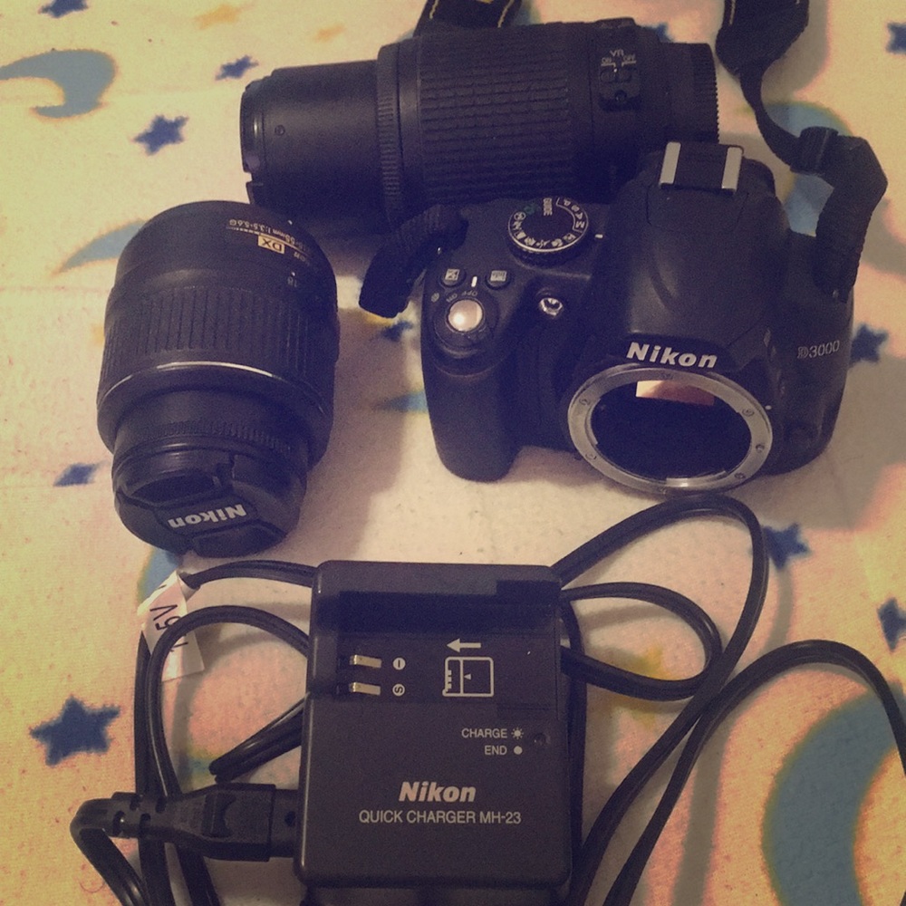 Camera with 2 lenses and charger
